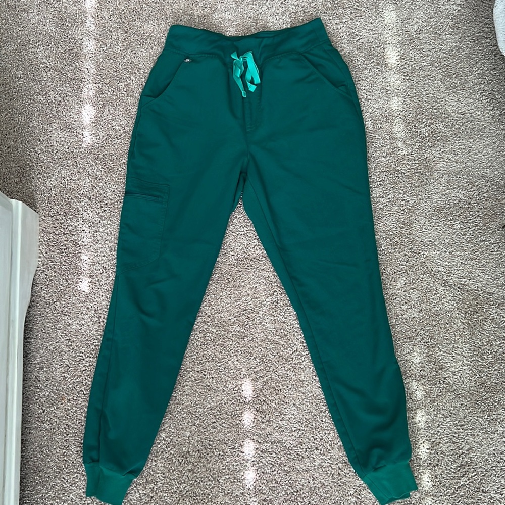 Hunter green figs Zamora scrub pants